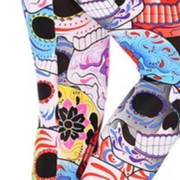 Skull's and Roses Exercise Pants - Picture 4 of 5